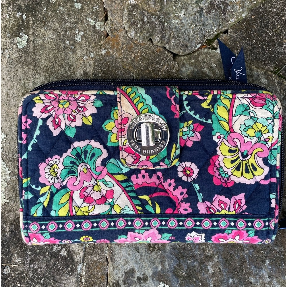 Vera Bradley, large wallet, pedal Paisley